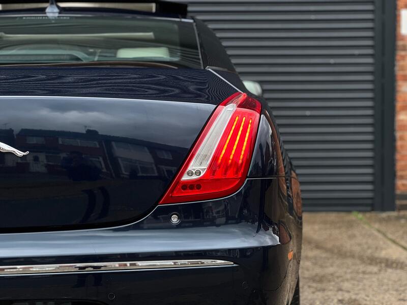 JAGUAR XJ