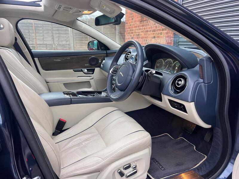 JAGUAR XJ