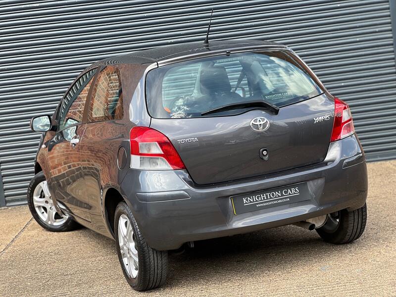 View TOYOTA YARIS 1.3 Dual VVT-i TR