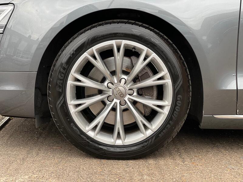AUDI A8