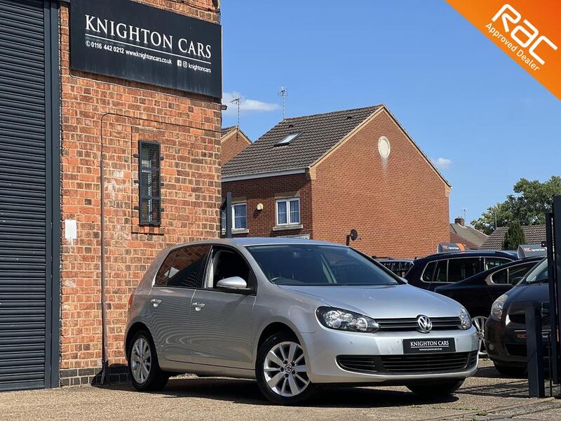 View VOLKSWAGEN GOLF 1.6 TDI Match