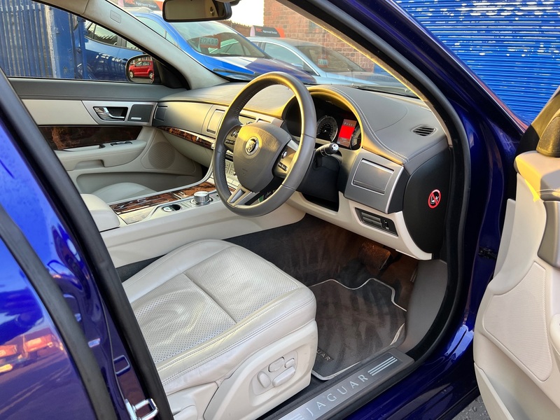 JAGUAR XF
