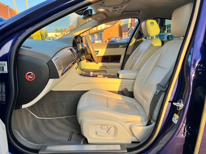 JAGUAR XF