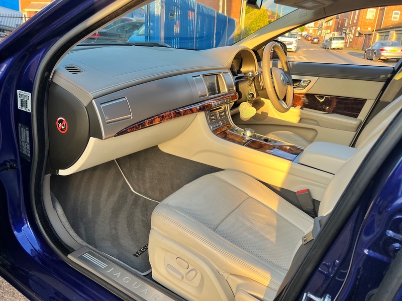 JAGUAR XF