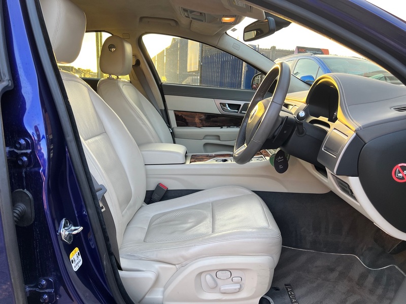 JAGUAR XF
